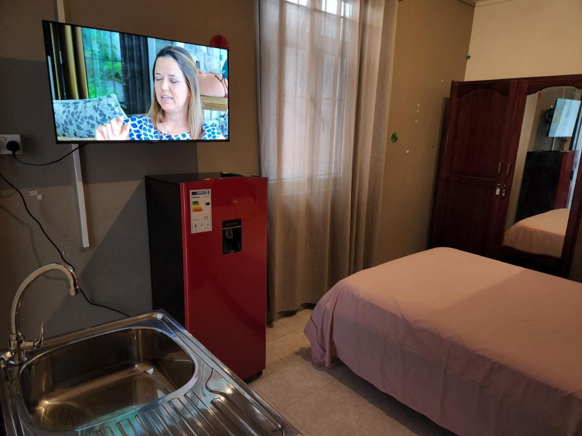Backpackers Rental Room/Bathroom Only La Gaulette Buitenkant foto
