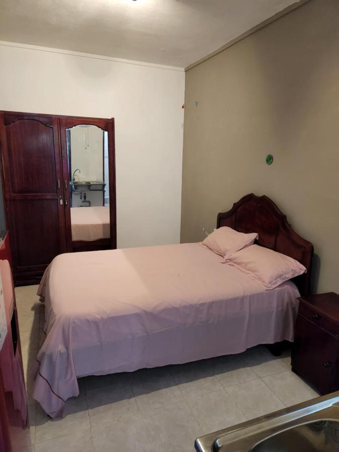 Backpackers Rental Room/Bathroom Only La Gaulette Buitenkant foto